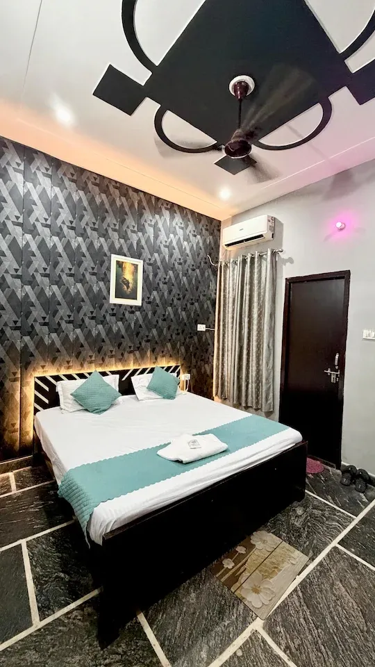 hotel with free parking in gomti nagar, lucknow - hotel madhav inn