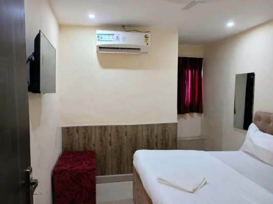 hotel with gym in charbagh, lucknow - hotel metro regency