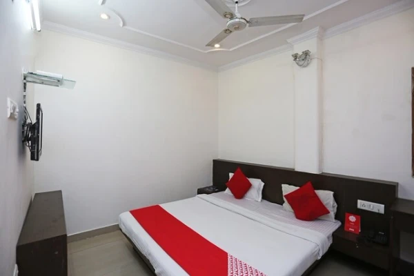 hotel with party hall in lalkuan, lucknow - royal regency