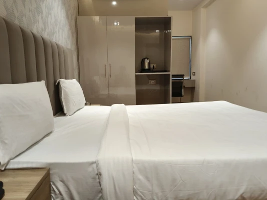 hotel with banquet hall in charbagh, lucknow - sharma regency