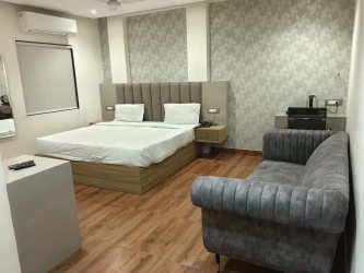 hotel near lucknow railway station - sharma regency
