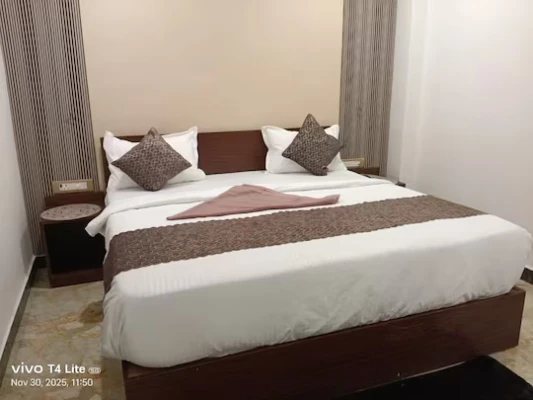 hotel with swimming pool in gomti nagar, lucknow - skyer inn rooms