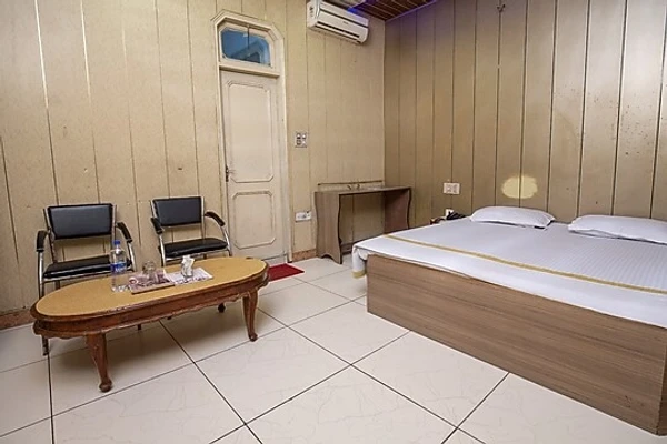 best couple friendly hotels in hotel natraj ludhiana
