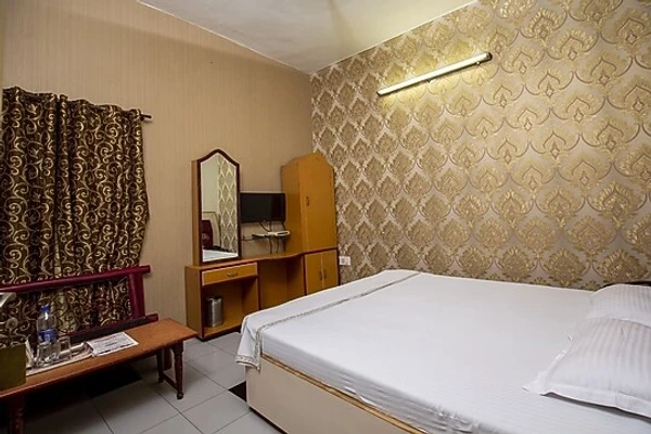 family hotel with pool in pakhowal raod, ludhiana - hotel natraj