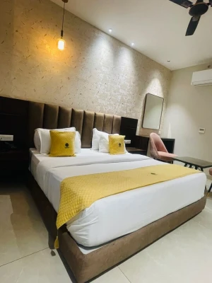 couple friendly hotels in starvick banquet & rooms ludhiana