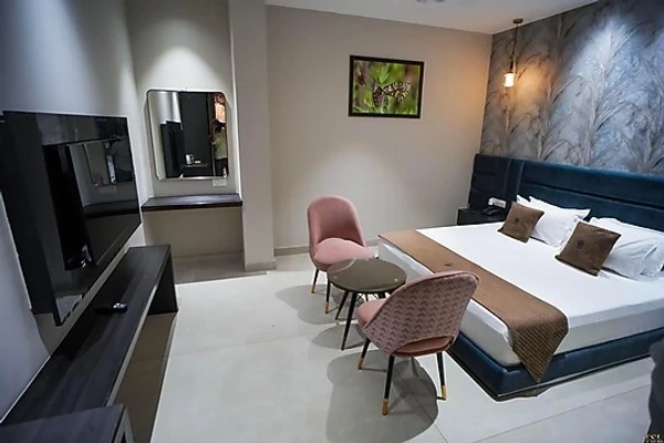 hotel in pakhowal raod, ludhiana for family - starvick banquet & rooms