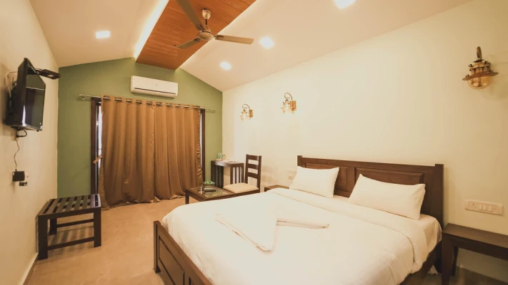 hotel with swimming pool in satara road, mahabaleshwar - the byke sai cottage mahabaleshwar