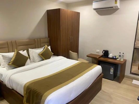 hotel with bar in satara road, mahabaleshwar - the byke shanti villa mahabaleshwar