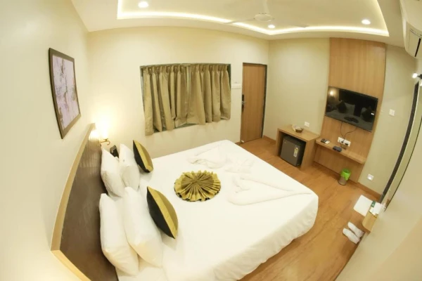 hotel with party hall in satara road, mahabaleshwar - the byke shanti villa mahabaleshwar