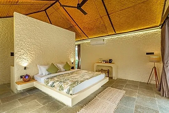 hotel near mahabalipuram airport - elivaas mallai chennai