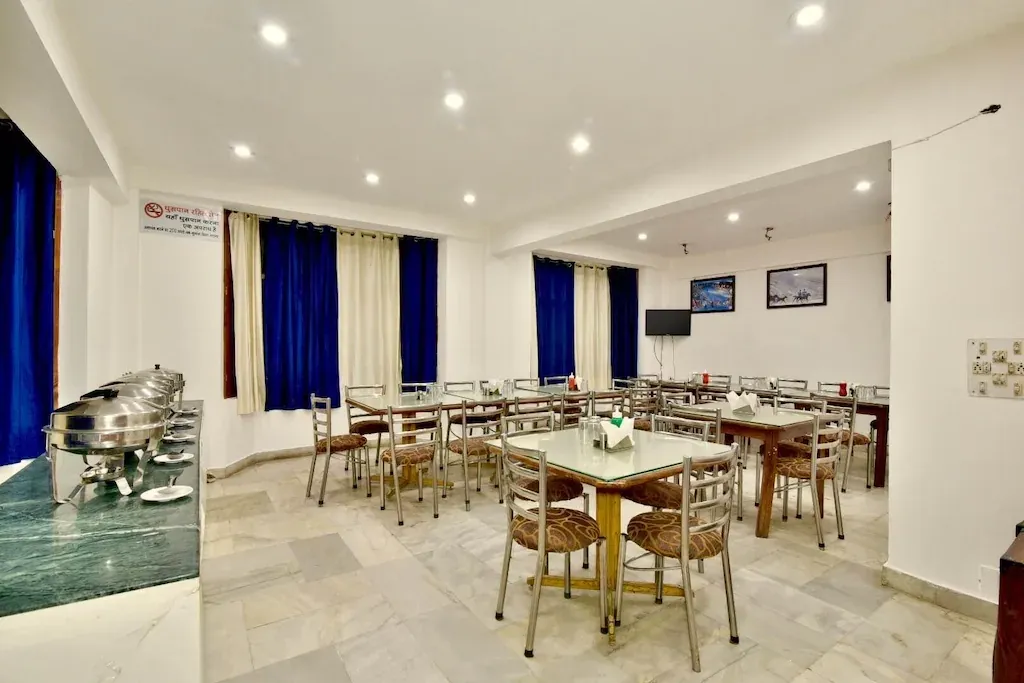 hotel with free parking in siyal, manali - dls hotel devlok