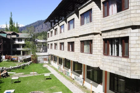 pure veg resort in siyal, manali - dls kapoor resort