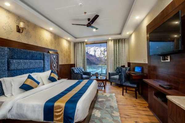 hotel with bar in naggar road, manali - dls la serene valley