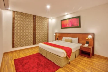 hotel with banquet hall in bahnu bridge, manali - span inn & suites by alivaa hotel manali