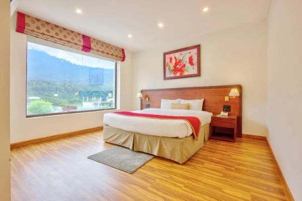 hotel with meeting room in bahnu bridge, manali - span inn & suites by alivaa hotel manali