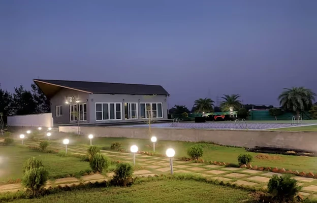 hotel near manesar railway station - the ashoka farm manesar