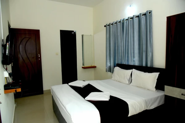 hotel with meeting room in deralakatte, mangalore - aradhya inn deralakatte