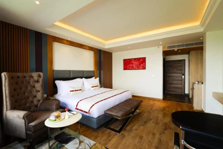 Hotel with swimming pool in baldeyan, mashobra - justa cliffend resort & spa, mashobra