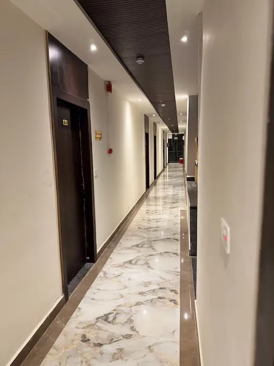 hotel with bar in masani, mathura - hotel grand lucent mathura-vrindavan