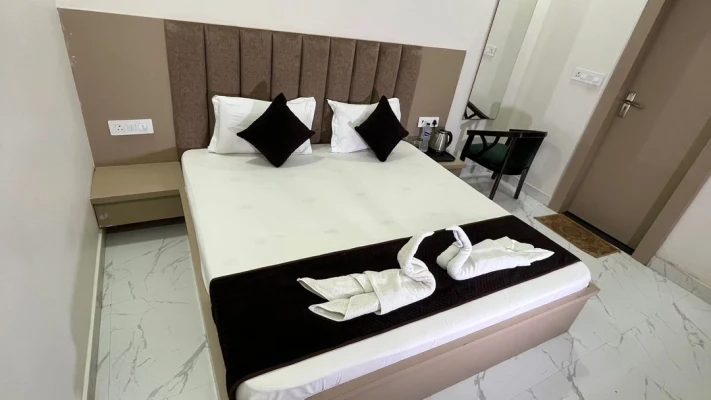 hotel near mathura railway station - hotel shri radha sneh