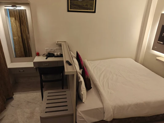 3 star hotel in rudrapara, mayapur - hotel shreesh