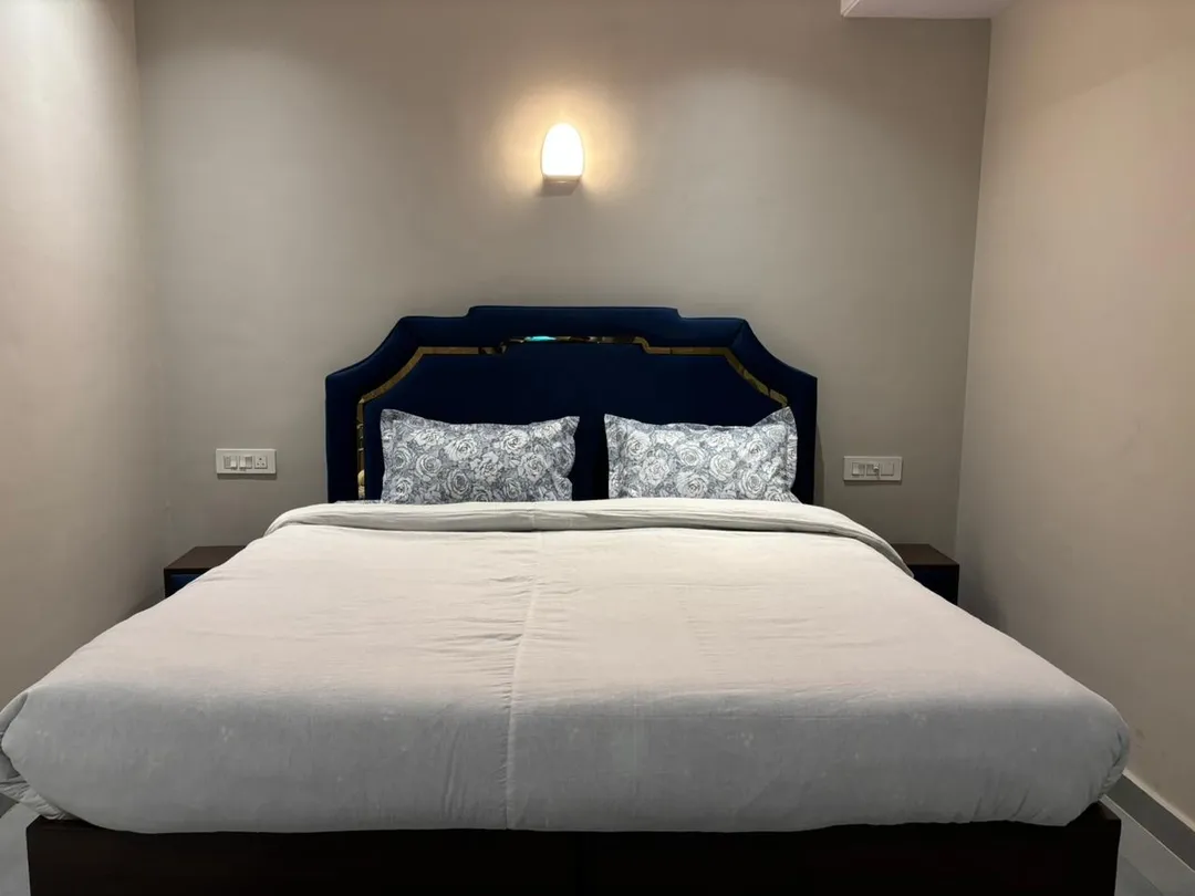 service apartment in kharar, mohali for long term stay - 1bhk cozy clean private apartment