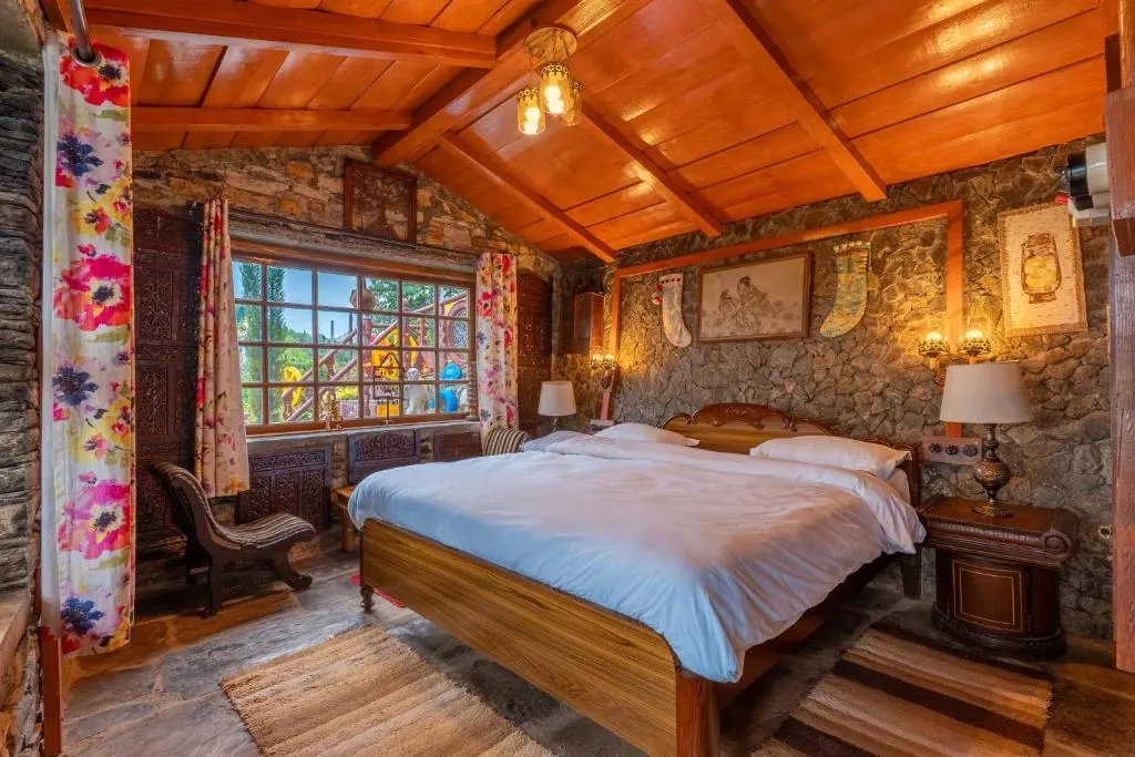 homestay in south gola range, mukteshwar with food - stone heritage mukteshwar