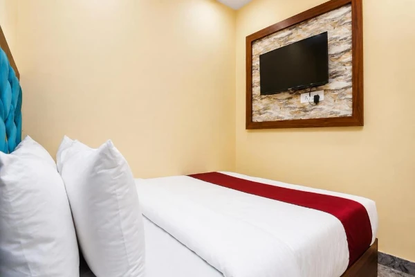 early check in hotels in aai om residency mumbai
