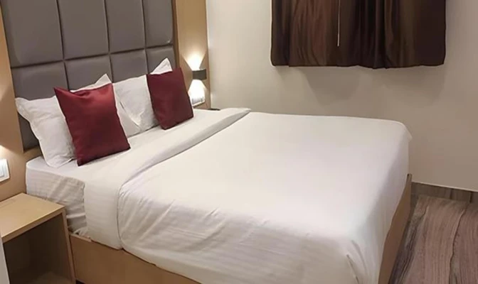 hotel with swimming pool in andheri west, mumbai - aarti residency
