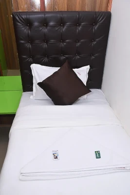 couple friendly hotels in airport cabin stay mumbai