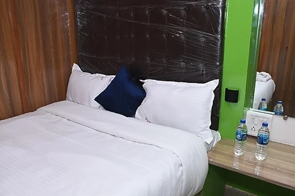 best hotels for few hours in airport cabin stay mumbai