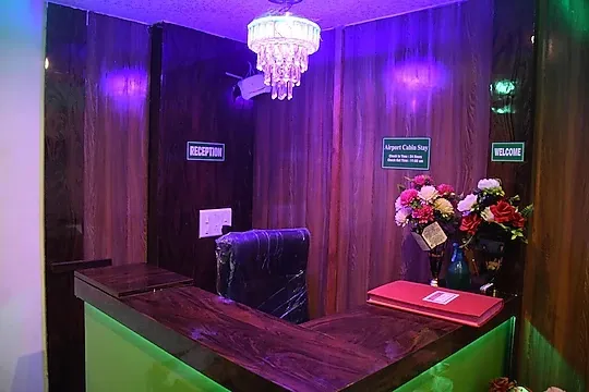 honeymoon hotels in airport cabin stay mumbai