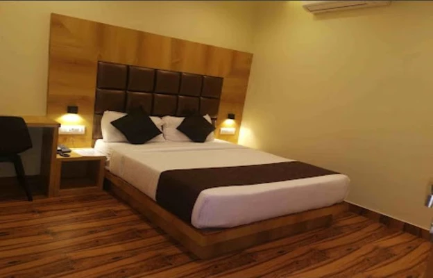 luxury hotels in art hotel mumbai