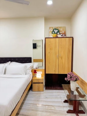 hotel with meeting room in malad, mumbai - eco hotel