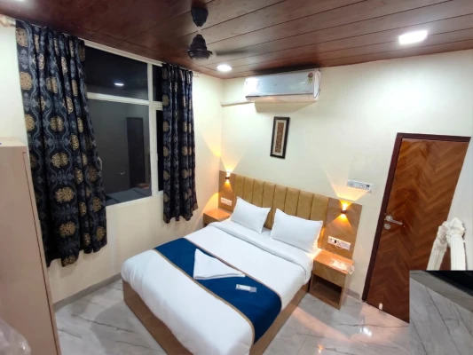 couple friendly hotels in hotel 7 heaven mumbai
