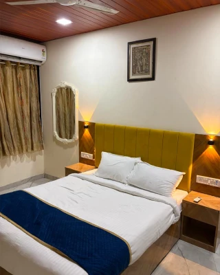 unmarried couple friendly hotels in hotel 7 heaven mumbai