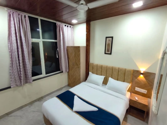business hotels in hotel 7 heaven mumbai
