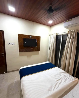 group holiday hotels in hotel 7 heaven mumbai