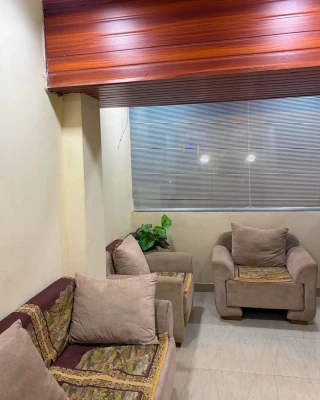 hotels for unmarried couples in hotel 7 heaven mumbai