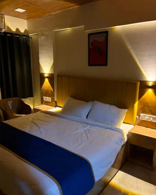 best hotels for couple in hotel 7 heaven mumbai