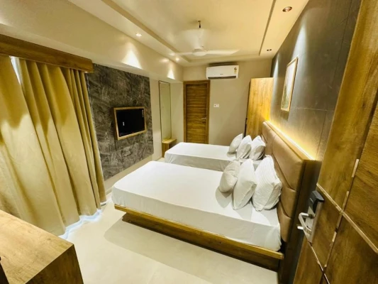 hotel with party hall in andheri, mumbai - hotel amber paramount