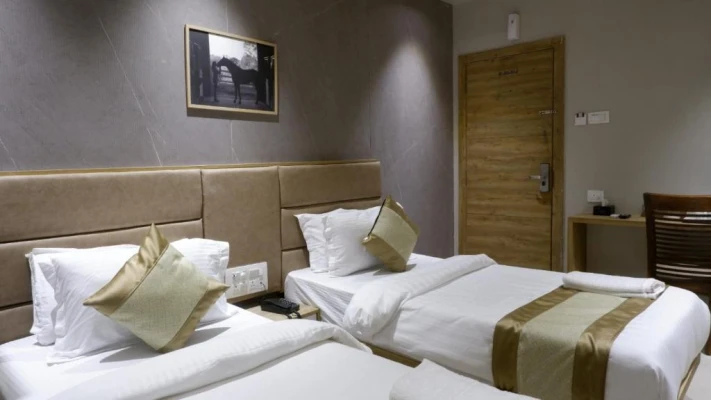 hotel with meeting room in andheri, mumbai - hotel amber paramount