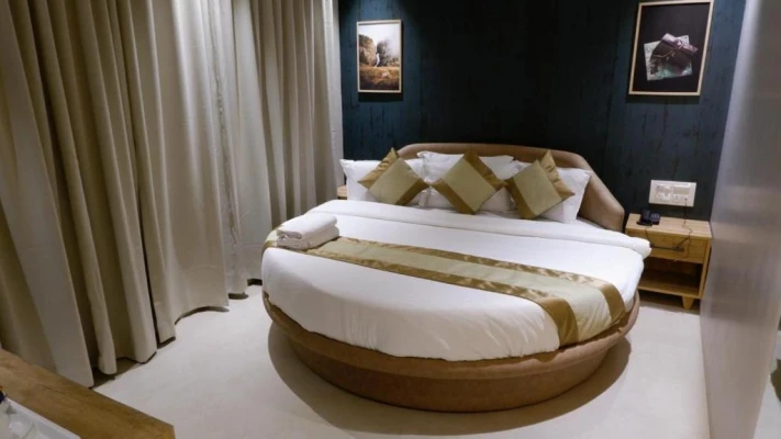 best luxury hotel in hotel amber paramount mumbai