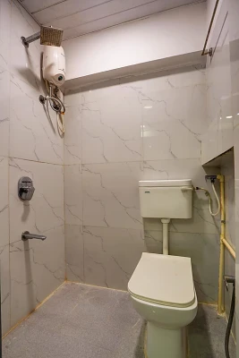 hotel with gym in fort, mumbai - hotel benz inn