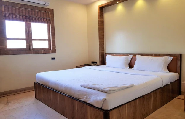 cheap hotels in hotel benzy palace mumbai