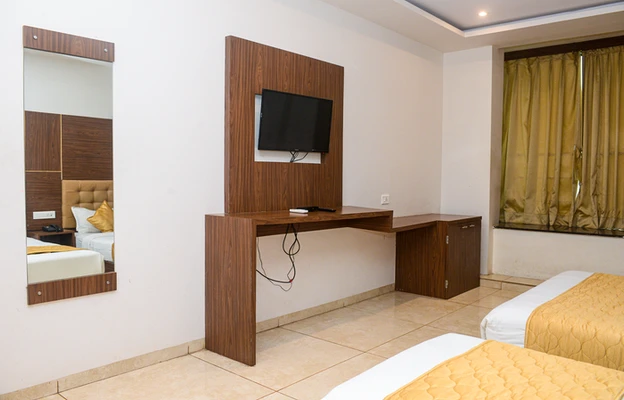 24 hours check in hotels in hotel bkc inn mumbai