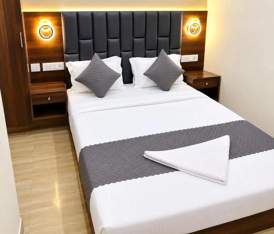 tourist hotels in hotel blue moon mumbai