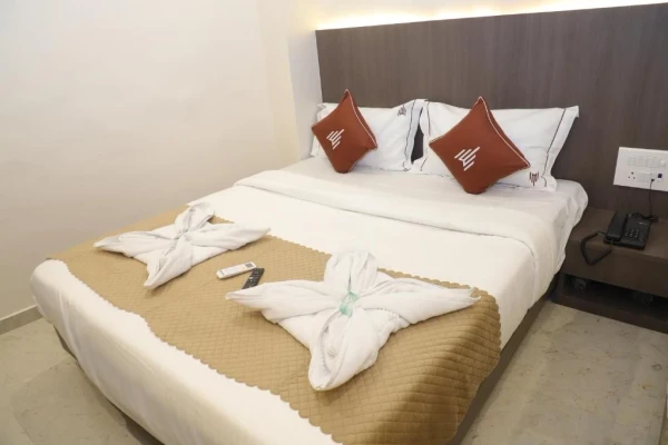 hotel with bar in goregaon west, mumbai - hotel casa royal residency