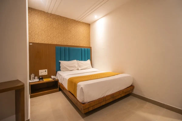 3 star hotel in kurla west, mumbai - hotel crystal palace