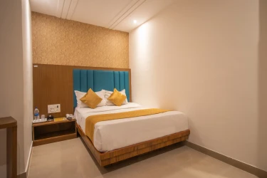 best hotels for unmarried couples in hotel crystal palace mumbai